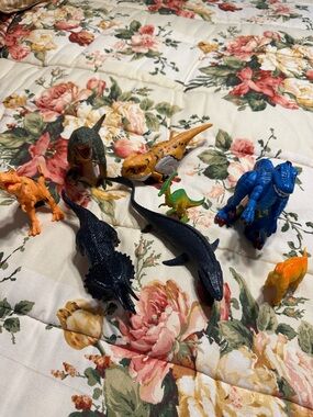 Mixed Plastic Dinosaur & Sea Creature Toy Set - Multicolor